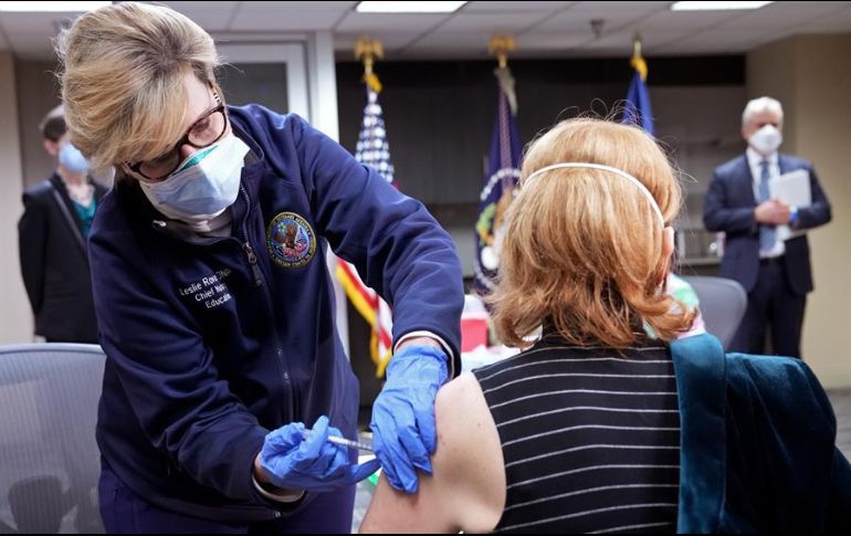 En Estados Unidos, el 55.9 %de los mayores de 18 años está completamente vacunado y el 65.4 % cuenta con al menos una dosis. EFE/ARCHIVO
