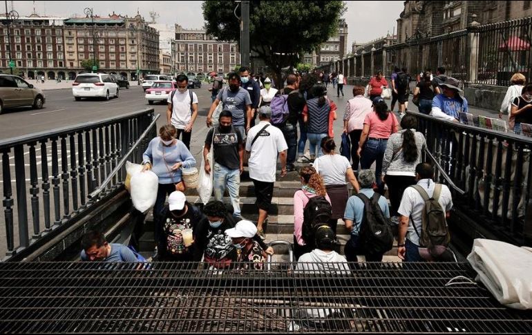 La Ciudad de México, el foco de la pandemia, acumula el 19.1 % de todos los decesos a nivel nacional. EFE/C. Ramírez