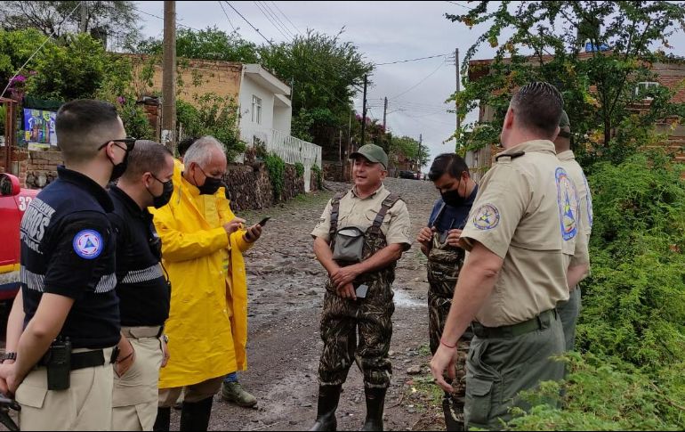 Oficiales de Protección Civil y Bomberos de Jalisco llegaron al lugar de los hechos en coordinación con las autoridades municipales. ESPECIAL