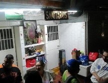 De acuerdo con la alcaldía, los baños eran operados por los locatarios sin concesión oficial. ESPECIAL