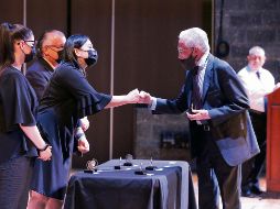 RECONOCIMIENTO. La alcaldesa interina de Zapopan, Graciela de Obaldía, entregó los galardones a su personal destacado. ESPECIAL