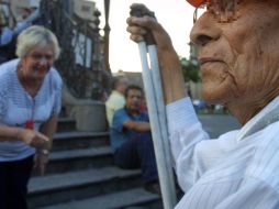 Este apoyo económico sólo lo pueden recibir personas de 65 años en adelante. EL INFORMADOR / ARCHIVO