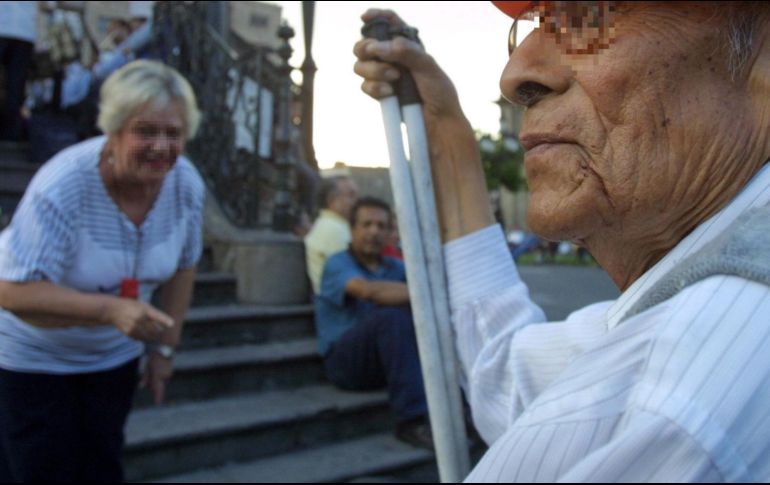 Este apoyo económico sólo lo pueden recibir personas de 65 años en adelante. EL INFORMADOR / ARCHIVO