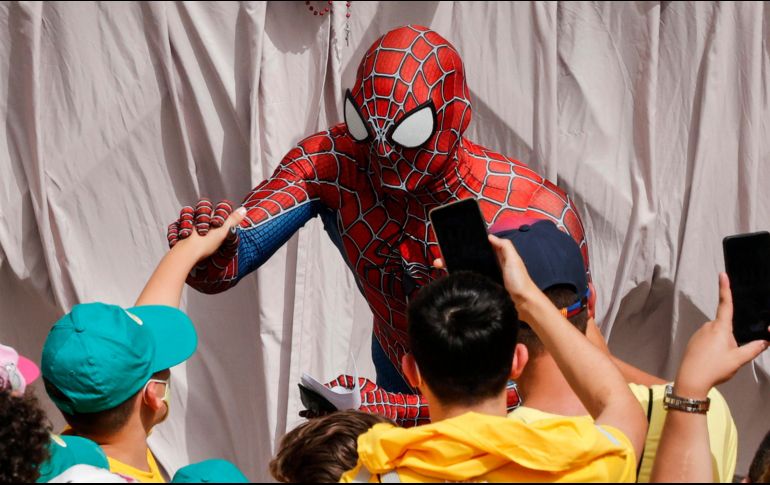 La primera vez que el joven se enfundó el traje de “Spider-Man” fue hace cuatro años. EFE / G. Lami