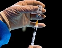 En conjunto, estos investigadores dieron ''una demostración extraordinaria de la capacidad de la ciencia para hacer frente'' a una pandemia ''que cambió la vida cotidiana y la economía mundiales''. AFP / ARCHIVO
