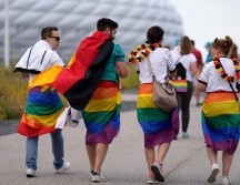 POLÉMICA. La negativa de la UEFA de iluminar el Allianz Arena con la bandera arcoíris, no fue impedimento para que los alemanes se solidarizaran con la comunidad LGBT+ de Hungría. AFP/M. SCHRADER