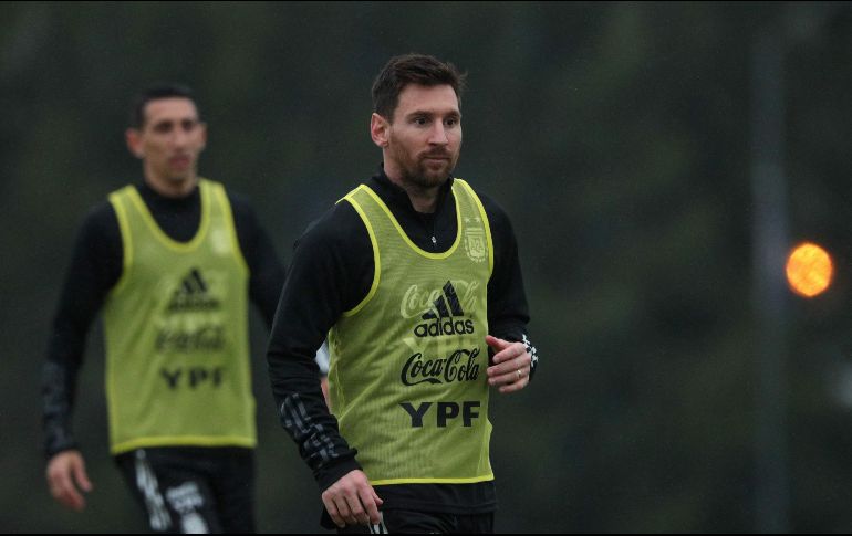 Messi y sus compañeros se entrenaron esta mañana con miras al partido del próximo lunes ante Bolivia. AFP