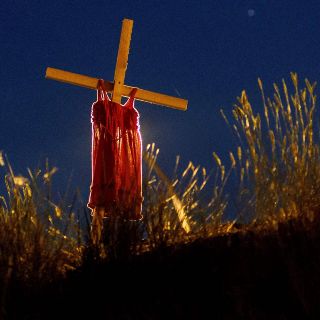 Hallan restos de 751 niños en ex internado en Canadá