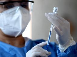 La vacuna Pfizer-BioNTech fue autorizada para uso de emergencia en México desde el 11 de diciembre de 2020, para su aplicación a mayores de 18 años. AFP/ARCHIVO