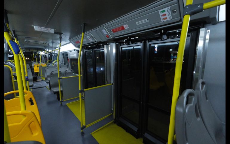 El autobús es articulado con acceso a nivel en estaciones de lado izquierdo y con una capacidad de 120 pasajeros. ESPECIAL / Secretaría de Transporte Jalisco