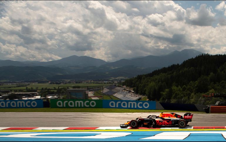 ''Checo'', en su primera ronda de ensayos terminó en el lugar 13, mientras que en su segunda oportunidad, apenas pudo escalar al noveno sitio. AFP / J. Klammar