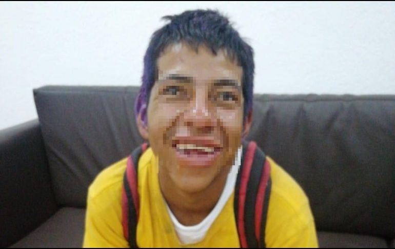 Juan Diego fue entregado a sus padres en las instalaciones de la Comisión de Búsqueda de Personas de Jalisco, en buen estado de salud. TWITTER / @BusquedaJal