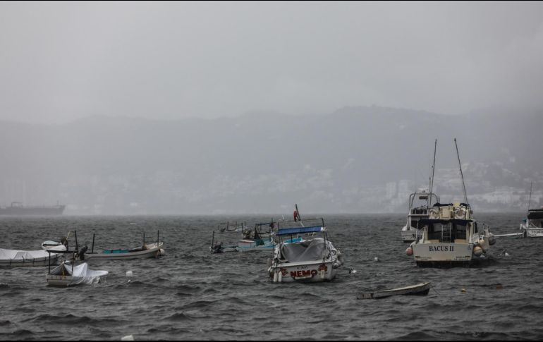 ''Enrique'' podría traer de 150 a 300 milímetros de lluvia, con precipitaciones máximas aislados de 450 milímetros en las zonas costeras de los estados de Colima, Michoacán y Jalisco. EFE / D. Guzmán