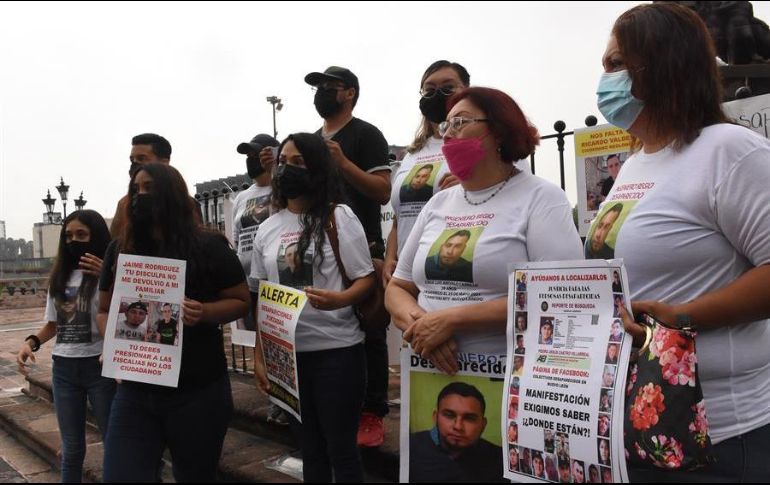 Familiares y amigos de personas desaparecidas protestan en Monterrey por la inseguridad que existe en las carreteras del estado. EFE/Juan Cedillo. EFE/J. Cedillo