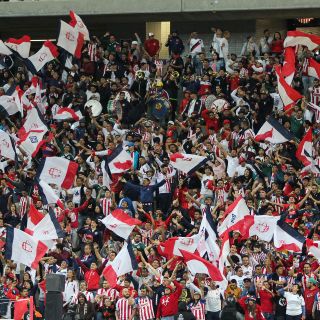 Chivas incumple promesas con abonados