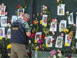 Un memorial instalado cerca de la zona del desplome recuerda a las más de 100 personas desaparecidas tras el accidente. EFE/C. Herrera