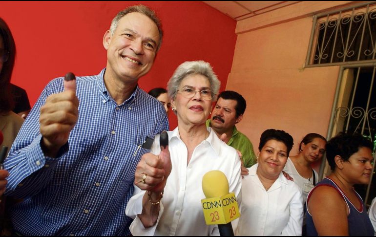 OPOSICIÓN. Pedro Joaquín Chamorro Barrios y su madre, la ex presidenta de Nicaragua, Violeta Barrios de Chamorro. AP