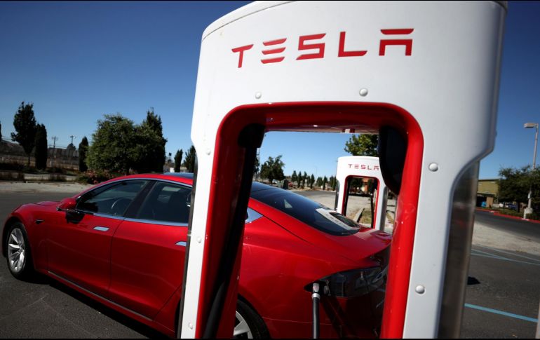A REVISIÓN. Tesla mandó a revisar más de 285 mil de sus autos en el mercado chino. AFP/ARCHIVO