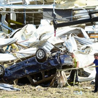 Tornado deja cinco muertos y decenas de heridos
