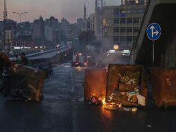 Libaneses han salido a las calles debido a la crisis económica por el desplome del valor de la moneda local, continuos cortes eléctricos y la escasez de productos básicos. EFE / ARCHIVO