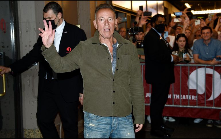 Bruce Springsteen sale del  St. James Theater tras presentar 