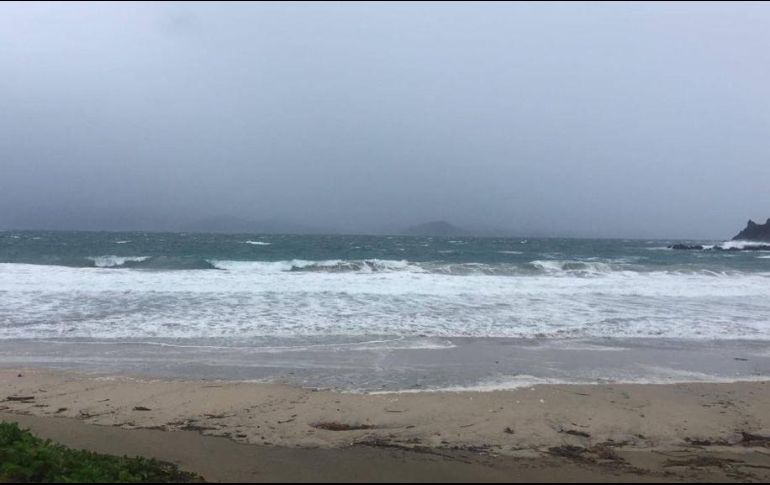 La costa de Jalisco este domingo. Para esta tarde, se pronostica el incremento de oleaje como consecuencia de los vientos fuertes. ESPECIAL