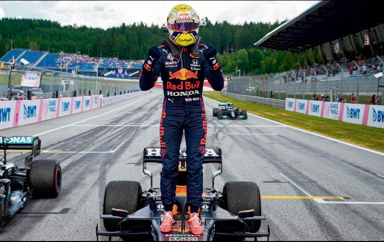 DOMINANTE. Verstappen consiguel el tercer triunfo de su carerra en asfalto austriaco, igualando a Alain Prost como máximos ganadores. AFP • D. VOJINOVIC
