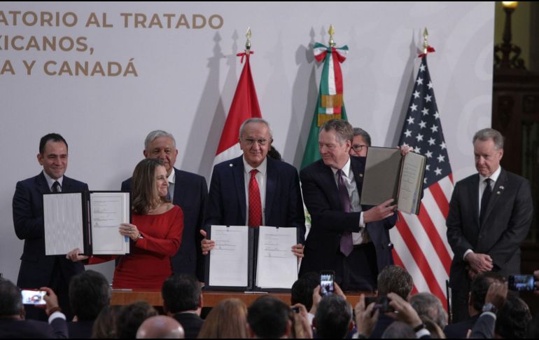 ACUERDO. Firma del acuerdo entre México, Estados Unidos y Canadá que modificaó el pacto comercial. NTX