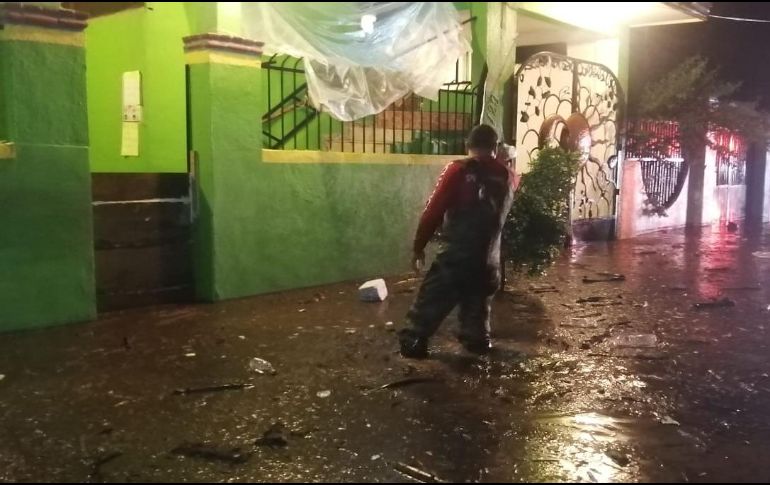 Por el nivel de agua alcanzado se habilitó un albergue ubicado en Jaluco, donde cuatro adultos decidieron pasar la noche. ESPECIAL /