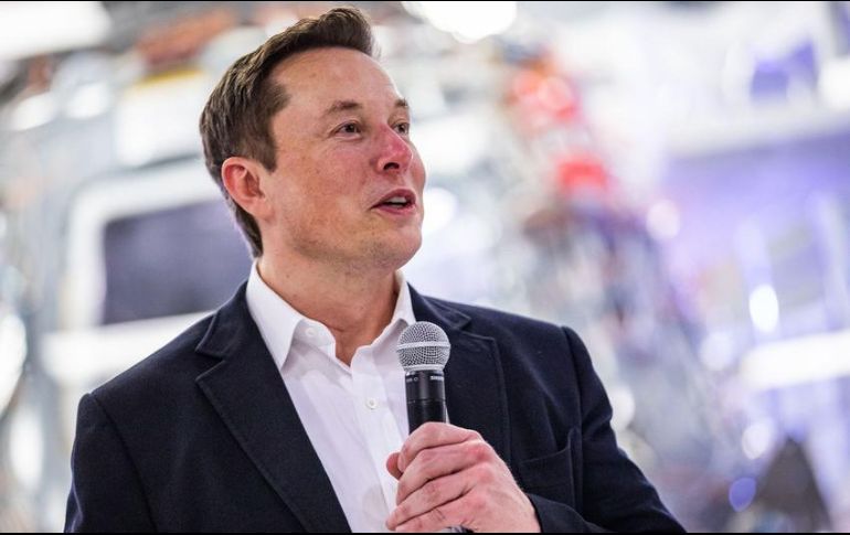 La empresa de Elon Musk ha desplegado ya más de mil 500 satélites. AFP/ARCHIVO