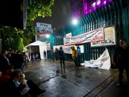 Personas lideradas por Ulises Ruiz cercaron el Comité Ejecutivo Nacional del PRI. SUN/G. Espinosa