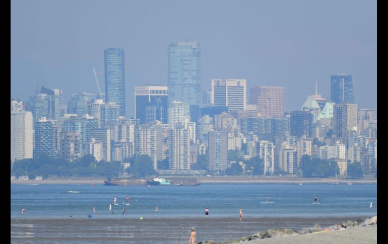 Vancouver, en la costa del Pacífico, lleva varios días registrando temperaturas por encima de los 30 grados Celsius, muy por encima de los 21 grados que de media hay en estas fechas. AFP/D. MacKinnon