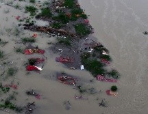 En fotos: Cuerpos emergen por crecida del río Ganges en India