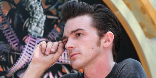 Drake Bell They Catch The Singer With His Wife And Son At Disneyland Paudal