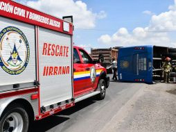 Personal de Protección Civil Jalisco acudió al lugar para ayudar en las labores de rescate. ESPECIAL /