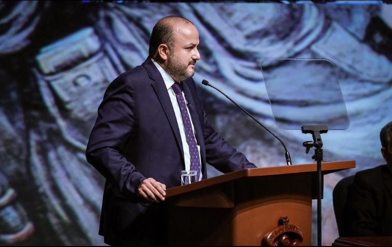 Al inicio de su mensaje, Villanueva recordó a 121 trabajadores universitarios fallecidos a causa del COVID-19. ESPECIAL / Gobierno de Jalisco