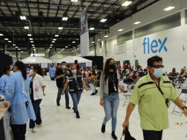 El macromódulo del auditorio Benito Juárez se pasó de aplicar ocho mil dosis de vacunas en las primeras jornadas a cerca de 20 mil al día de hoy. EL INFORMADOR/Y. Mora