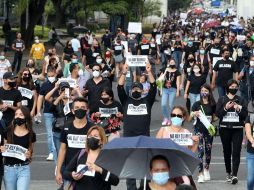 Con pancartas en mano que hacían alusión al desabasto, los asistentes expresaron su inconformidad ante la situación que se vive en el país y en el Estado. EL INFORMADOR/A. Camacho