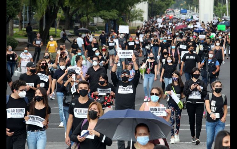 Con pancartas en mano que hacían alusión al desabasto, los asistentes expresaron su inconformidad ante la situación que se vive en el país y en el Estado. EL INFORMADOR/A. Camacho