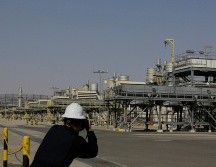Además de la próxima reunión entre los países petroleros, el precio del energético incrementó por la baja en las reservas de EU. AP/A. Nabil