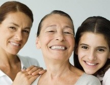 Con algunas excepciones, para bien o para mal, solemos aparentar más o menos la edad que tenemos. GETTY IMAGES