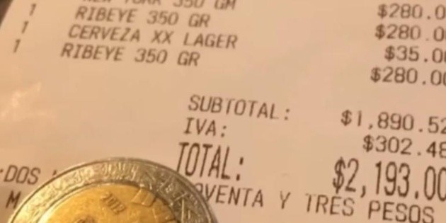 Viral: Mesero exhibe en redes propina de siete pesos en un restaurante en Puebla