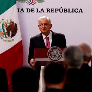 AMLO dice que "bloque conservador" no frenará programas de la 4T