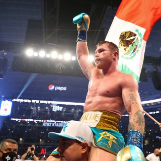 "Canelo" Álvarez presenta sus gasolineras en México