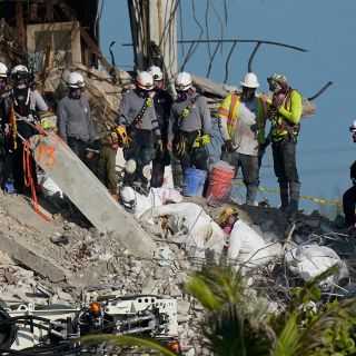 Socorrista encuentra el cuerpo de su hija en edificio derrumbado de Miami