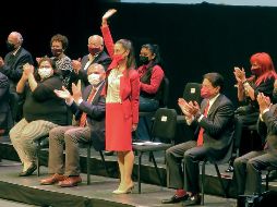La jefa de gobierno de la Ciudad de México, Claudia Sheinbaum (c-i) ayer en el evento por los tres años de triunfo del PresidenteAndrés Manuel López Obrador, en el Auditorio Nacional de Ciudad de México. EFE/E. Ribas