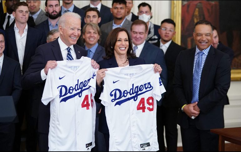 Los Dodgers se encuentran en la capital estadounidense para encarar una serie de cuatro duelos ante los Washington Nationals y hoy visitaron la Casa Blanca. AFP / M. Ngan