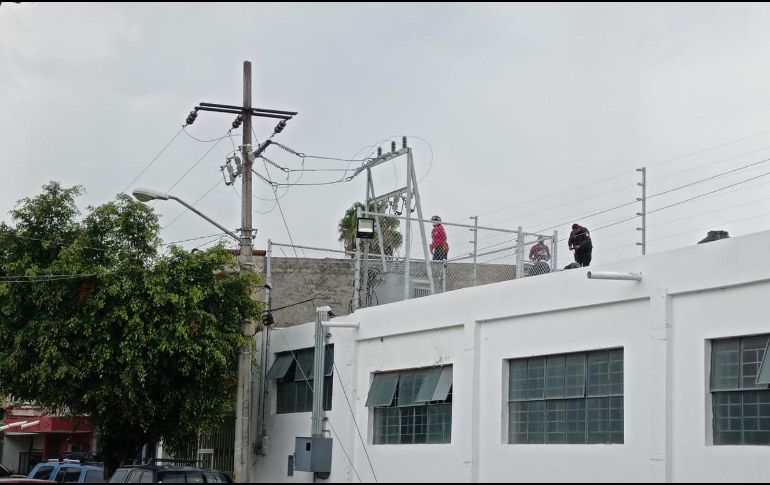 Al sitio acudieron oficiales de Protección Civil y Bomberos, así como de la Comisaría de la Policía Preventiva Municipal y Paramédicos de Tlajomulco. ESPECIAL