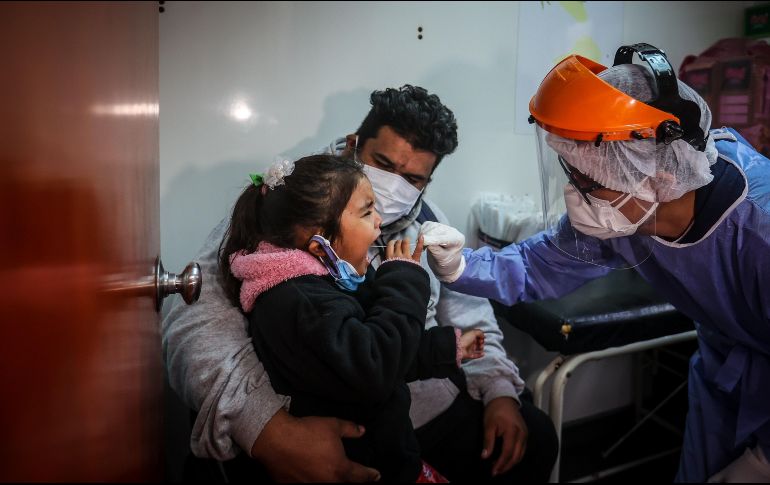 El gobierno argentino restringió recientemente el ingreso de ciudadanos y residentes para impedir la llegada de esta variante de coronavirus. EFE/ ARCHIVO