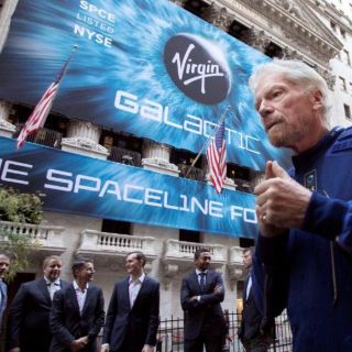 Virgin Galactic se adelanta a Jeff Bezos con su primer vuelo espacial